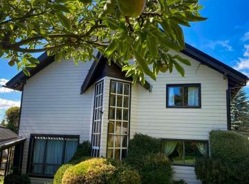 Casa · 151m² · 6 Ambientes · 2 Cocheras · Venta Casa Jardin Botanico 4 Dorm. - Bariloche
