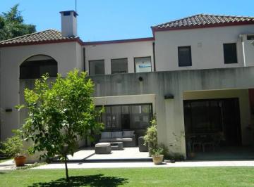 Casa · 237m² · 5 Ambientes · 2 Cocheras · Casa a La Venta de 3 Dorm. en Barrio Santa Clara Villa Nueva, Tigre