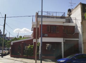 Casa de 4 ambientes, Floresta · Casa 4 Amb. con Cochera, Quincho, Terraza y Parrilla