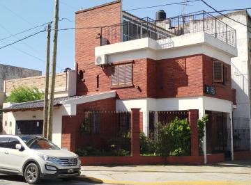 Casa de 4 ambientes, Floresta · Casa 4 Amb. con Cochera, Quincho, Terraza y Parrilla