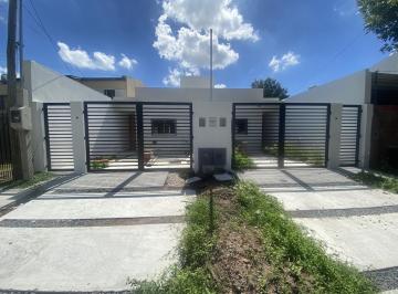 PH · 82m² · 3 Ambientes · 1 Cochera · PH en Venta en Los Hornos