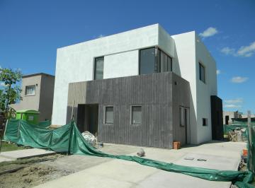 Casa · 183m² · 5 Ambientes · 2 Cocheras · Casa a Estrebar en Vila Marina II Lote Interno