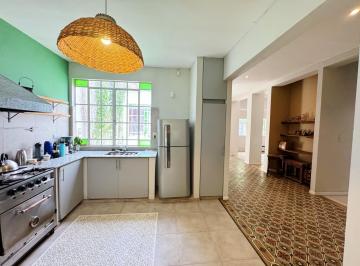 Casa · 180m² · 4 Ambientes · 1 Cochera · Casa a La Venta en San Fernando Sobre Amplio Terreno