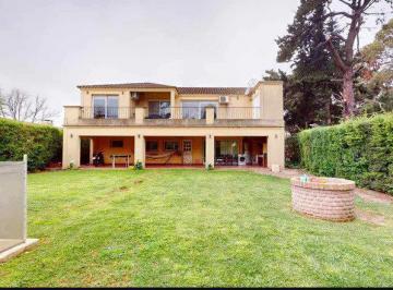 Casa · 300m² · 6 Ambientes · 2 Cocheras · Casaquinta Apto Credito en Barrio Links en La Union, Ezeiza