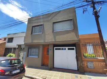4 de Enero 1400 · Casa en Venta. 4 Dorm. + Cochera + Patio. Barrio Sur