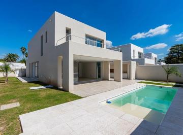 Casa · 221m² · 5 Ambientes · 2 Cocheras · Casa 3 Dorm. en Venta - Condominio de Casas - Fisherton - Financiación