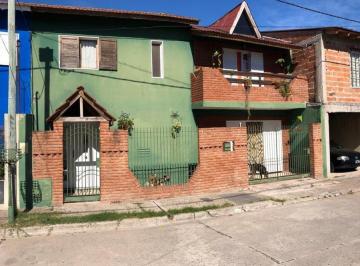 Casa · 4 Ambientes · 1 Cochera · Casa de 4 Ambientes en Venta en Longchamps