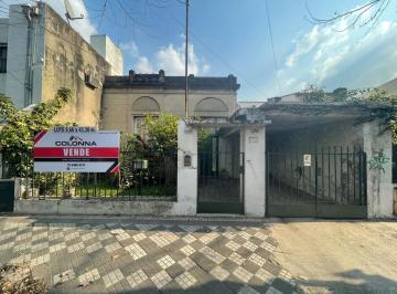 Casa · 135m² · 4 Ambientes · 1 Cochera · Casa - Lote - Terreno - Santos Lugares - Buena Ubicación