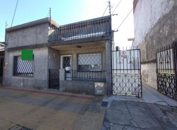 Casa · 123m² · 4 Ambientes · 2 Cocheras · Venta Casa en Wilde con 3 Dorm. y Fondo Libre Apta Crédito