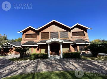 Casa · 398m² · 8 Ambientes · 3 Cocheras · Casa en Venta con Renta, 8 Ambientes, 4 Dorm., 4 Baños, Mapuche Country Club, Pilar