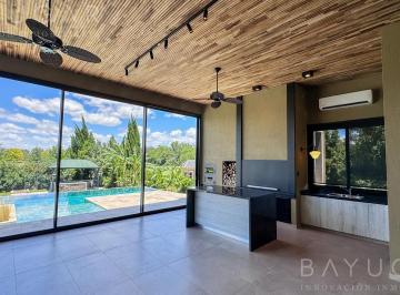 Casa · 342m² · 6 Ambientes · 2 Cocheras · Venta - Casa con Estilo Moderno - Barrio Pilar Golf Club