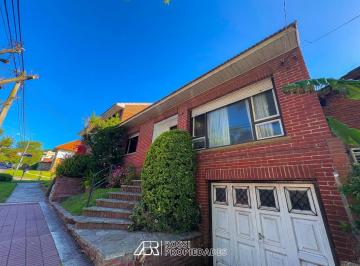 Casa · 160m² · 4 Ambientes · 1 Cochera · Casa en Mar del Plata - Chauvin