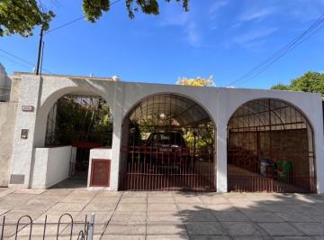 Casa · 280m² · 4 Ambientes · 2 Cocheras · Importante Casa en Venta en Villa Raffo