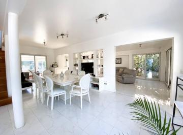 Casa · 711m² · 5 Ambientes · 2 Cocheras · Casa en Venta en Country Venado 2 Canning