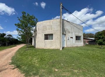 Casa · 160m² · 2 Dormitorios · 1 Cochera · Vendo Casa en Acceso a Concepción del Uruguay, Entre Ríos
