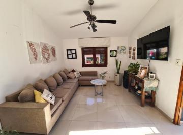 Casa · 150m² · 5 Ambientes · 1 Cochera · Triplex - B° Cámara - Todos Los Servicios