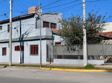 Casa · 150m² · 5 Ambientes · 1 Cochera · Triplex - B° Cámara - Todos Los Servicios