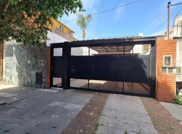 Casa · 120m² · 3 Ambientes · 1 Cochera · Venta Casa con Galpon Villa Lynch