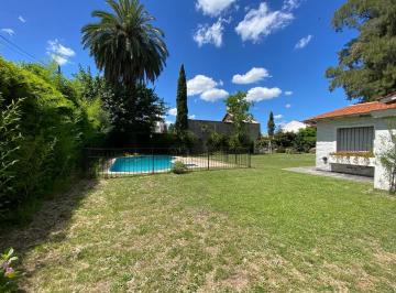 Casa · 194m² · 4 Ambientes · Casa con Pileta Don Torcuato - 1148 m Lote