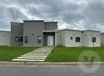 Casa · 135m² · 4 Ambientes · Casa en Venta - Barrio San Felipe, Canning