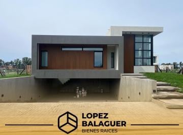 Casa · 195m² · 4 Ambientes · 3 Cocheras · Venta Casa en Canning - Canning Chico - 3 Dorm. - a Estrenar
