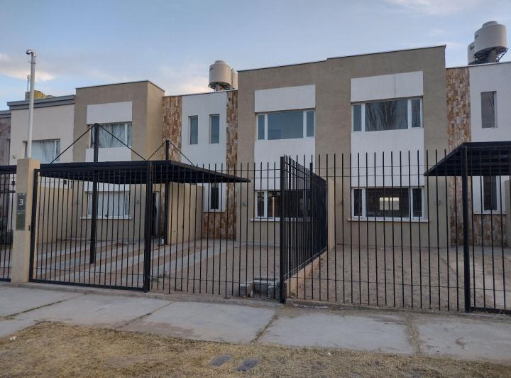 Casa · 75m² · 2 Dormitorios · 1 Cochera