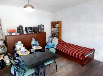 PH de 2 ambientes, Parque Patricios · PH en Venta 1° Piso, 2 Amb en Parque Patricios a Refaccionar