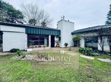 Casa · 153m² · 3 Ambientes · 2 Cocheras · Venta Casa en El Centro del Barrio El Trebol Apto Credito