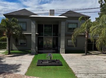 Casa · 1050m² · 5 Ambientes · 3 Cocheras · Casa en Venta Country Las Delicias