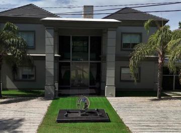 Casa · 1050m² · 5 Ambientes · 3 Cocheras · Casa en Venta Country Las Delicias