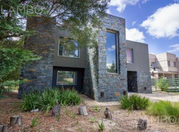 Casa · 158m² · 7 Ambientes · 4 Cocheras · Venta Casa en Costa Esmeralda