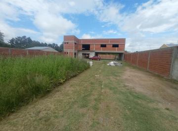 Casa · 272m² · 4 Ambientes · 4 Cocheras · Casa a Terminar en Venta en La Plata