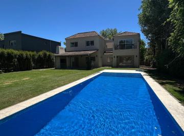 Casa de 9 ambientes, Pilar · Casa de Cuatro Dorm. y Dependencias en Saint Matthews Village Pilar