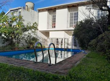 Casa · 189m² · 6 Ambientes · 1 Cochera · Casa en Venta en Beccar de 4 Dorm., Entre Vias y Libertador, Jardín, Pileta.