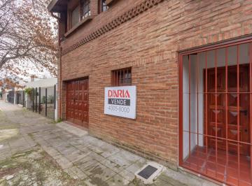 Casa · 189m² · 6 Ambientes · 1 Cochera · Casa en Venta en Beccar de 4 Dorm., Entre Vias y Libertador, Jardín, Pileta.