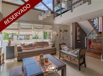 Casa · 224m² · 5 Ambientes · Chalet en El Tradicional Barrio Parque Luro.