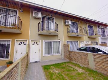 Casa · 66m² · 3 Ambientes · 1 Cochera · Dúplex de 3 Ambientes con Jardín y Cochera Quilmes Sur