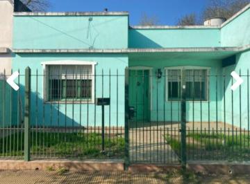Casa · 103m² · 4 Ambientes · 1 Cochera · Casa en Venta 3 Dorm. Apto Credito! Nuevas Condiciones