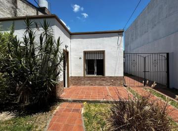 Casa · 90m² · 3 Ambientes · 2 Cocheras · Casa Alquiler 3 Ambientes Cochera Ituzaingo Norte