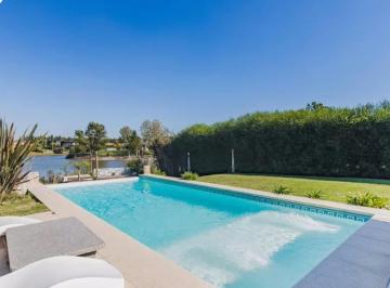 Casa · 240m² · 4 Ambientes · 4 Cocheras · Oportunidad Casa a La Laguna en Venta Barrio San Marco