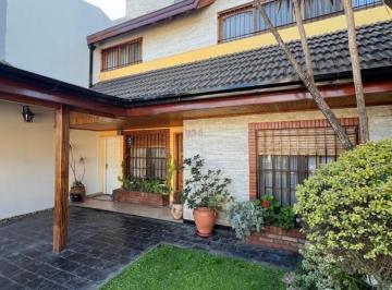 Casa · 177m² · 4 Ambientes · 1 Cochera · Casa en Venta en Longchamps