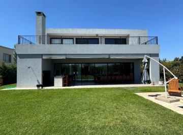 Casa · 350m² · 5 Ambientes · 2 Cocheras · Increible Casa en Venta en Country Buenos Aires Golf Club