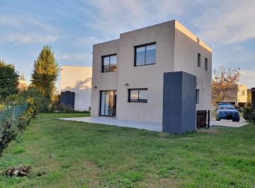 Casa · 150m² · 4 Ambientes · 2 Cocheras · Casa Barrio La Cañada de Pilar Los Robles - Cuan Propiedades