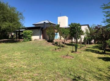 Casa · 163m² · 4 Ambientes · 1 Cochera · Se Vende Casa en Villa Parque Siquiman