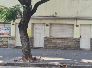 Casa , Tres de Febrero · Casa en Zona Comercial, Ideal Oficinas o Comercio!