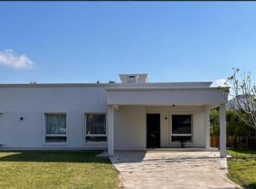 Casa · 210m² · 5 Ambientes · 2 Cocheras · Casa de 5 Ambientes con Pileta en El Principado. Canning - San Vicente.