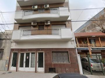 Casa · 730m² · 15 Ambientes · 1 Cochera · Venta Casa en Villa del Parque de 3 Pisos Más 3 Phs con Entrada Individual - Venta en Block