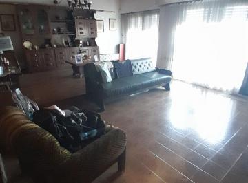 Casa · 156m² · 5 Ambientes · 1 Cochera · Venta Casa 5 Ambientes con Jardín en Pompeya