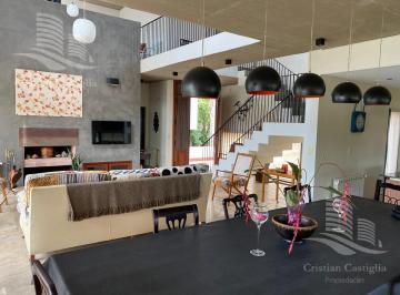 Casa · 305m² · 5 Ambientes · 2 Cocheras · Venta - Casa 5/cinco Ambientes Al Rio Lujan, Muelle, Balcón, Jardín - San Benito, Villanueva