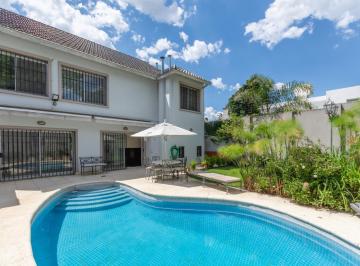Casa · 258m² · 5 Ambientes · 2 Cocheras · Casa en Venta en Martínez de Libertador Al Rio.